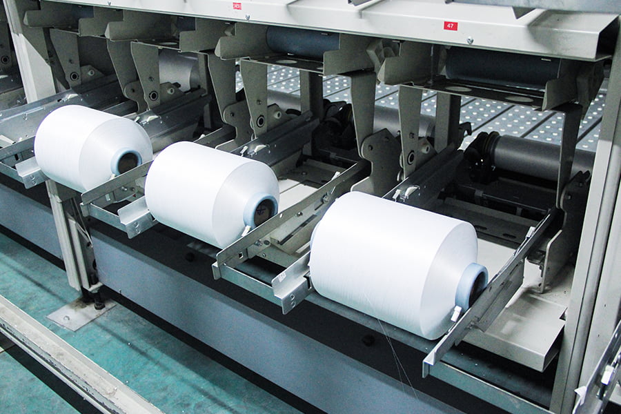 Jak možnosti denier a počtu vláken ovlivňují výkon a použití příze FDY?