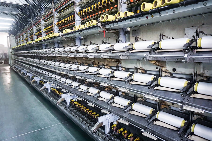 Úvod a výhody barvení kationtově barvené polyesterové příze