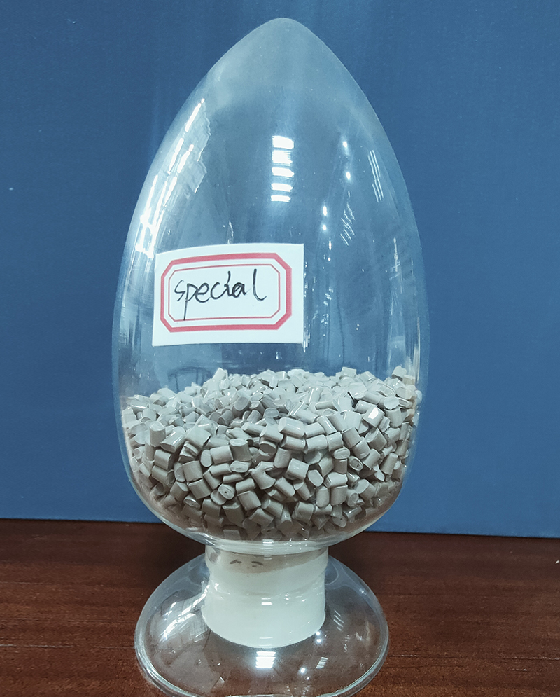 Speciální polyesterové třísky s nízkou srážlivostí pro tkaní textilu