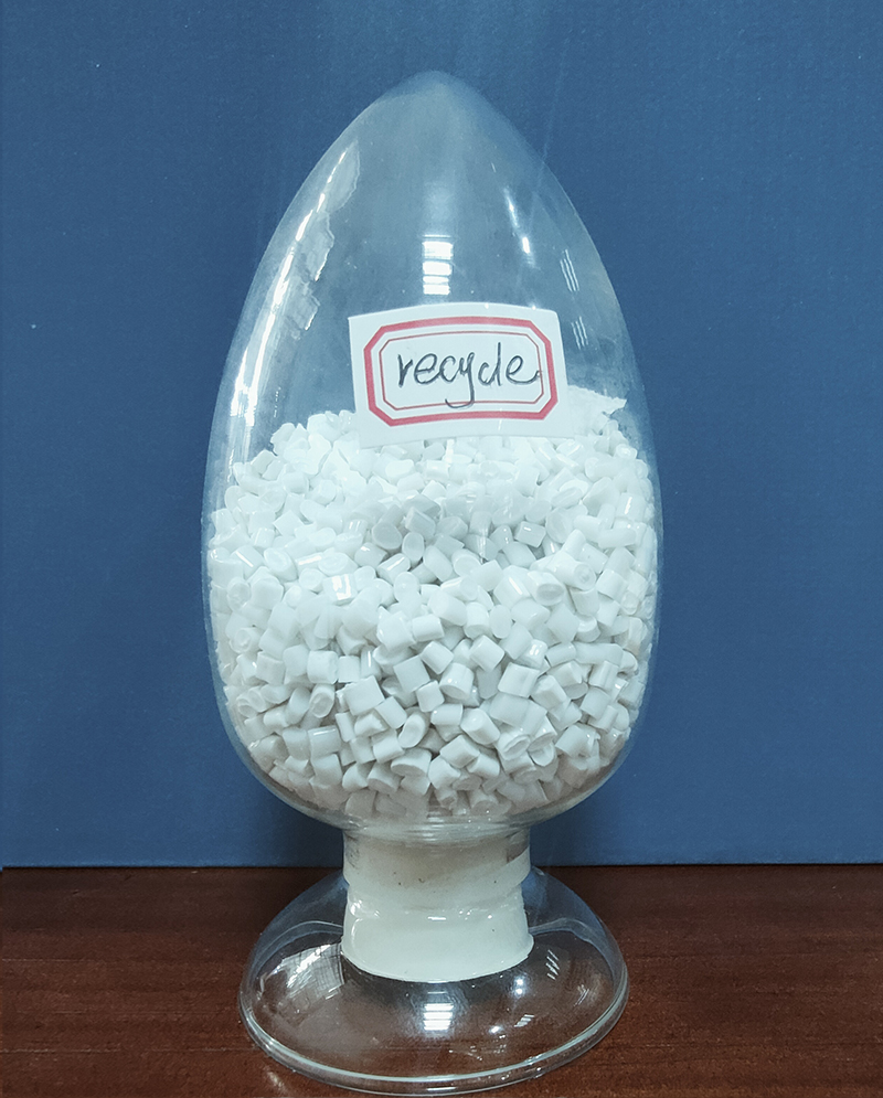 Vysoce čisté recyklované polyesterové čipy textilní kvality pro pletené tkaniny